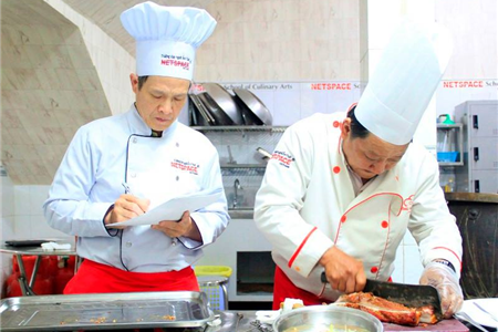 TUYỂN ĐẦU BẾP NHÀ HÀNG GÀ RÁN TẠI SINGAPORE